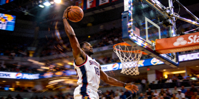 篮球比赛现场 - NBA球员扣篮精彩画面